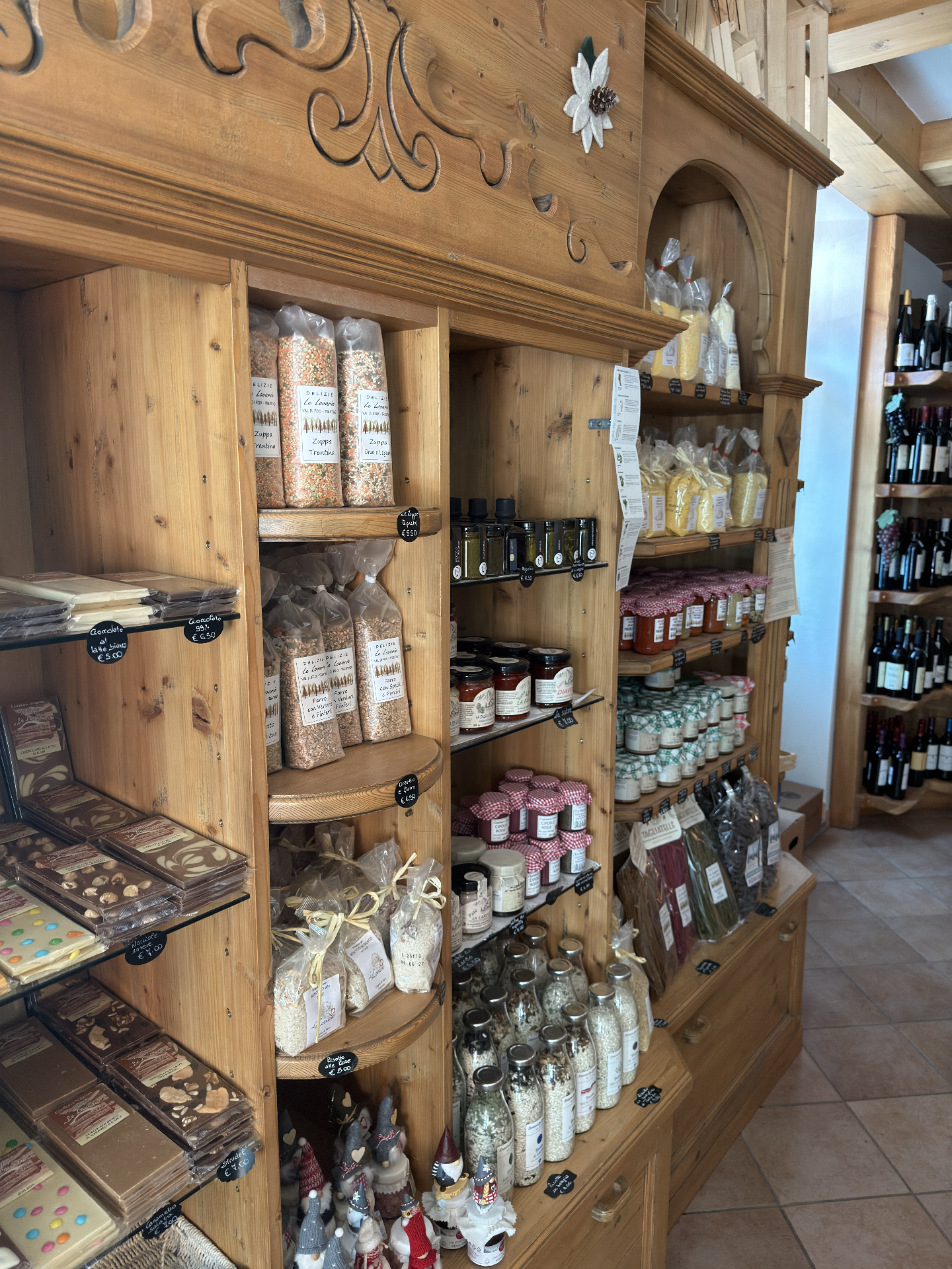 Zuppe, farro, conserve e cioccolato artigianale sugli scaffali
